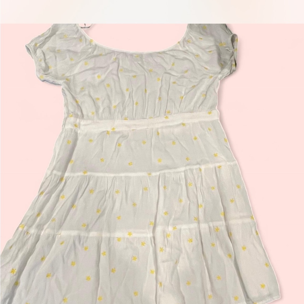 Woman Forever 21 + White and Yellow Floral Dress
